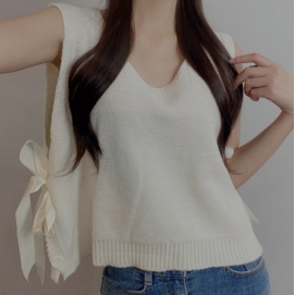 BW Knitted Vest with Ribbon